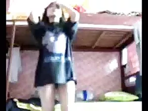 Ragazza che indossa  ...